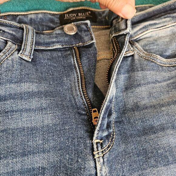 Judy Blue Distressed Denim Short Size Small - Picture 4 of 7